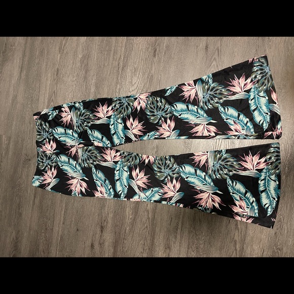 BEACH RIOT shirt & pant set - Picture 3 of 3